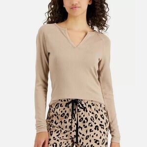 Jenni Women's Medium Split V-Neck Long-Sleeve Pajama Top, Toffee Gold